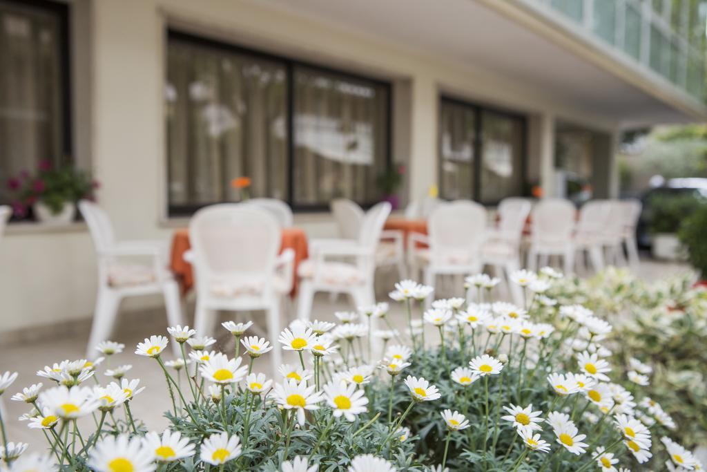 Hotel Villa Tosi Bellaria-Igea Marina Extérieur photo