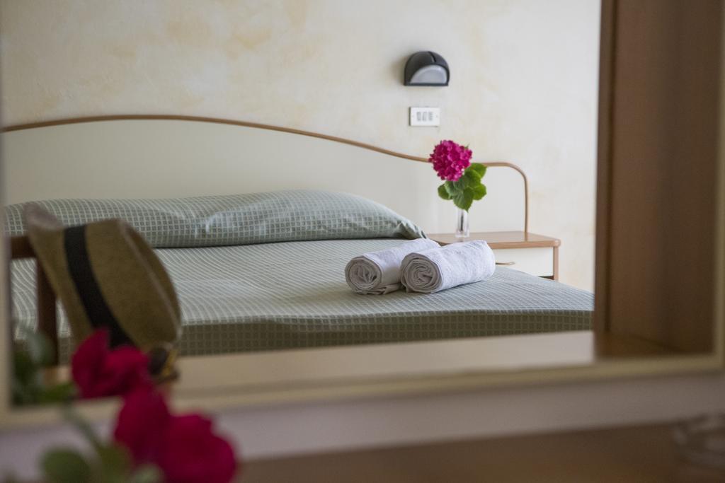 Hotel Villa Tosi Bellaria-Igea Marina Extérieur photo